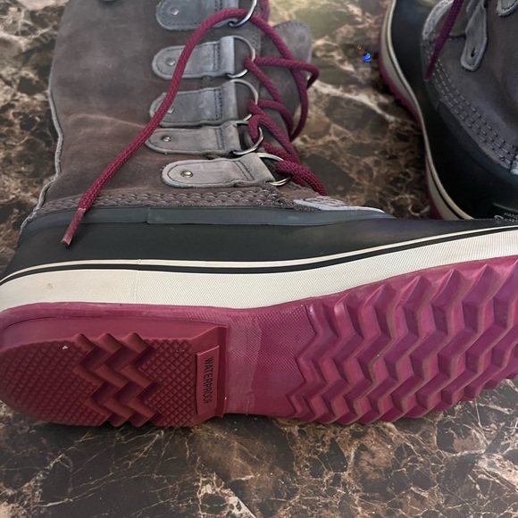 Sorel Charcoal and purple Winter Boots size 9 euc - Picture 2 of 13